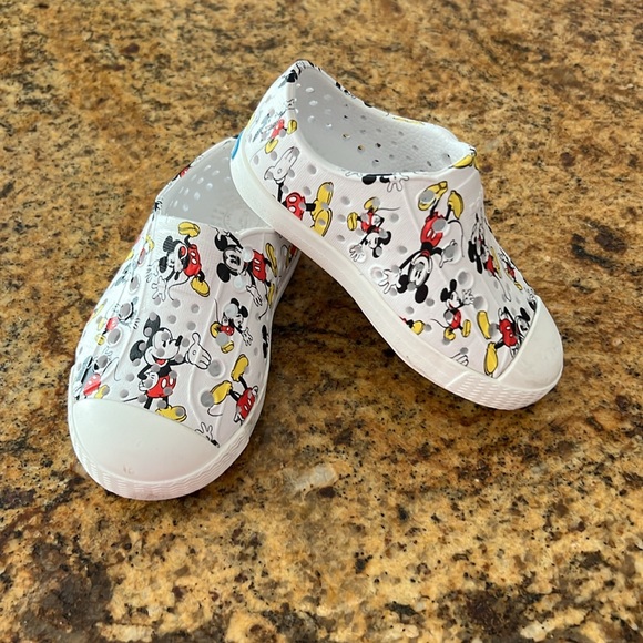 Native toddler Disney shoes size 5 - Picture 4 of 5